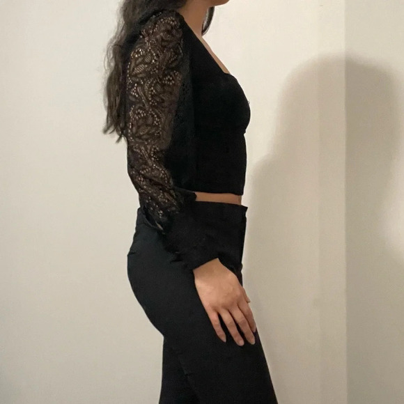 ๐ค Dynamite Lace Sleeved Crop Top! Womanโs Size Small ๐ค - Picture 2 of 14